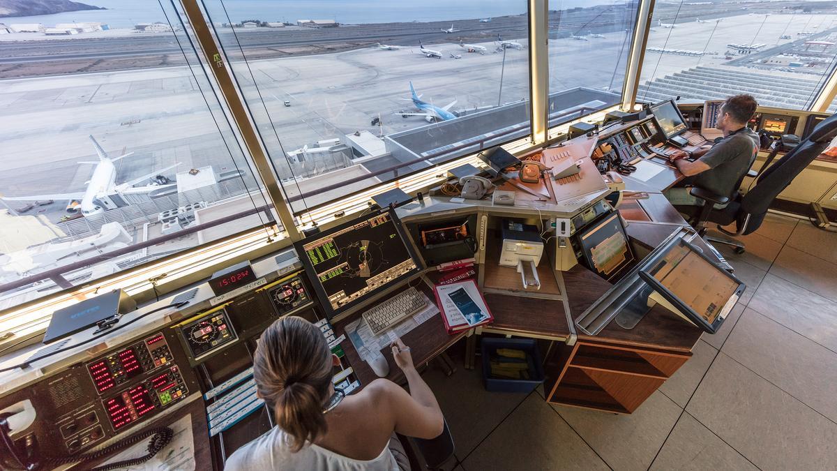 En este momento estás viendo ¿Cuánto gana un controlador aéreo en España?