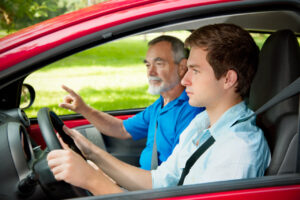 Lee más sobre el artículo ¿A qué velocidad puede ir un conductor novel?