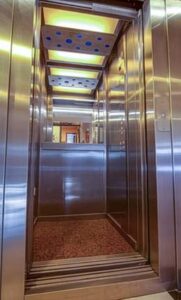 Lee más sobre el artículo ¿Cuánto cuesta poner un ascensor en un edificio de cuatro plantas?
